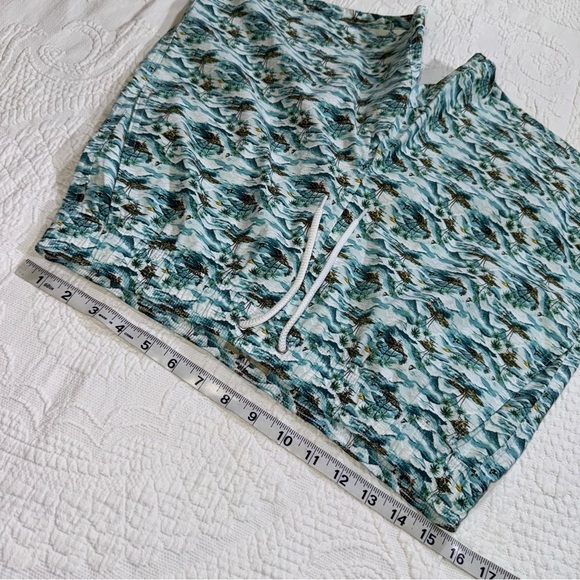 J. Crew Men’s Swim Shorts / Trunks Size Medium Original Swimwear With Pockets ! - Picture 8 of 8